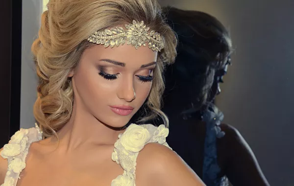 اختاري الاكسسوار الأجمل لهذه التسريحة من طلال طبارة!