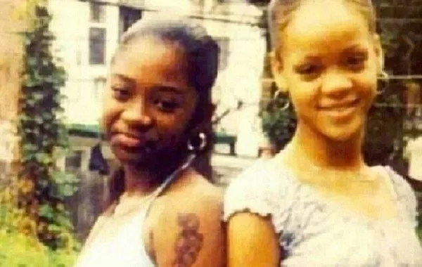 صورة بريئة نادرة لـ Rihanna