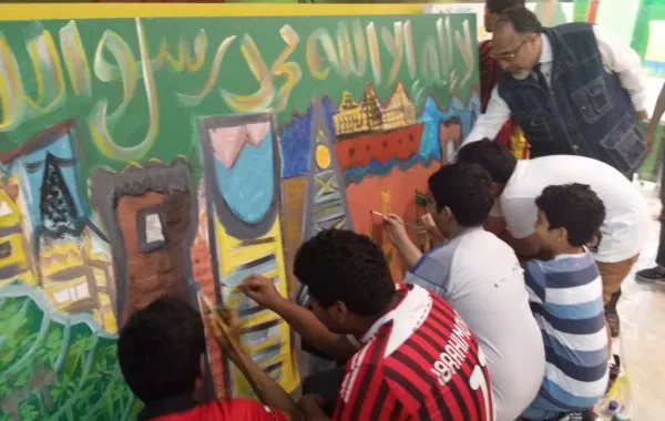طلاب جدة يرسمون جدارية للوطن
