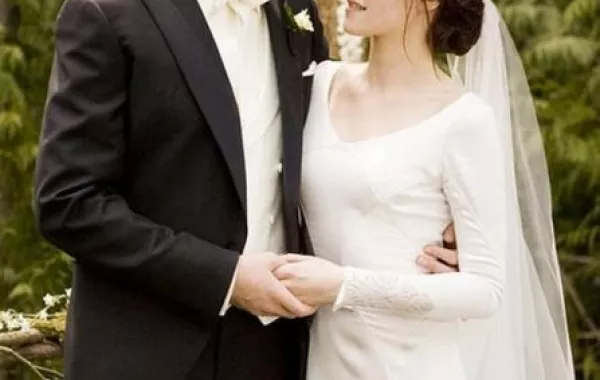 من أفلام هوليوود: فساتين زفاف مميزة!