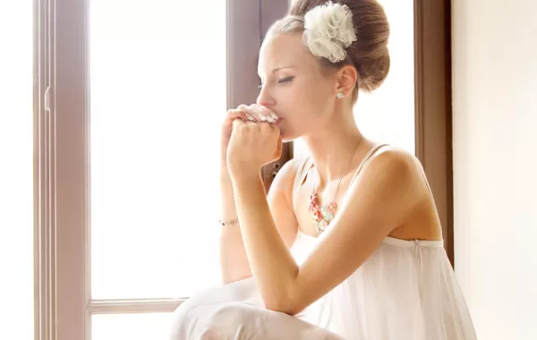 صديقتي سترتدي فستاناً أبيض يوم زفافي...فهل أرفض؟