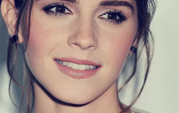 بساطة مكياج Emma Watson