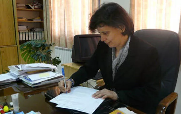 فلسطينة تدخل عالم المشاهير عن طريق السموم