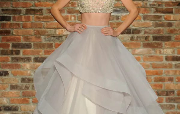 ما رأيك بفساتين الزفاف الـ Crop Top؟