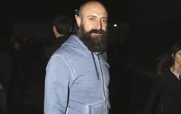 السلطان سليمان يستمتع وحيداً بحفل ستينغ