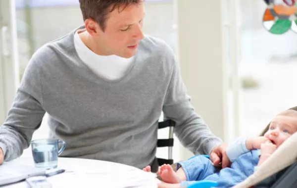 7 علامات للأب المهووس!