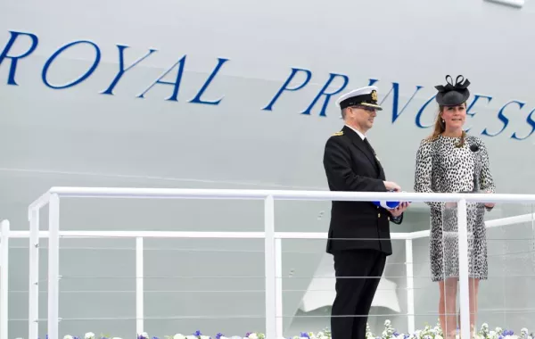Kate Middleton عرابة سفينة  Royal Princess