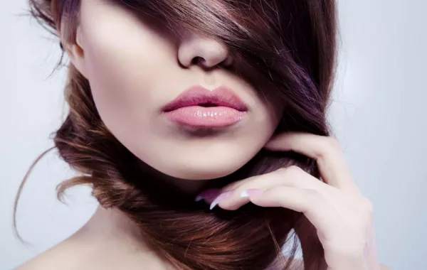 5 خطوات لتبرزي جمال شفتيك في السهرات