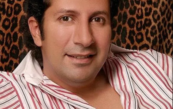 داعية متشدّد يهدّد هاني رمزي بالقتل