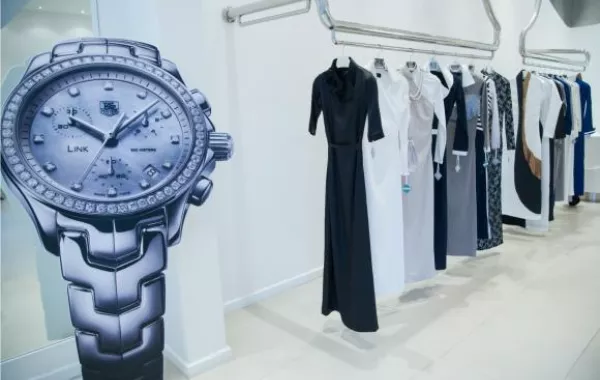 حاتم العقيل يتجه إلى تصميم الأزياء النسائية بالتعاون مع تاغ هوير