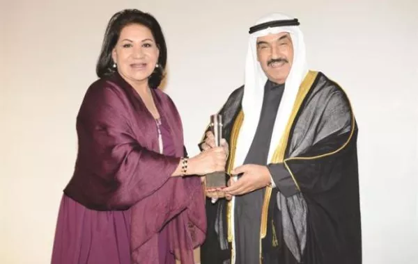 الشيخ ناصر المحمد كرم نجوم الفن الكويتي