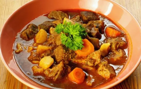 اللحم والخضر بصلصة "البولونيز"