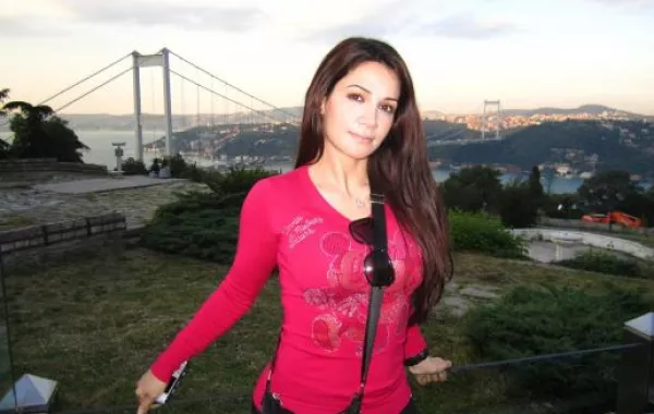 ديانا حدّاد تجول في فرنسا وتركيا برفقة أطفالها