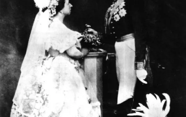 فساتين زفاف ارتدتها أميرات العالم