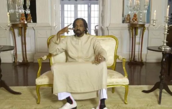 سنووب يرتدي ثوب سعودي في كليبه الجديد