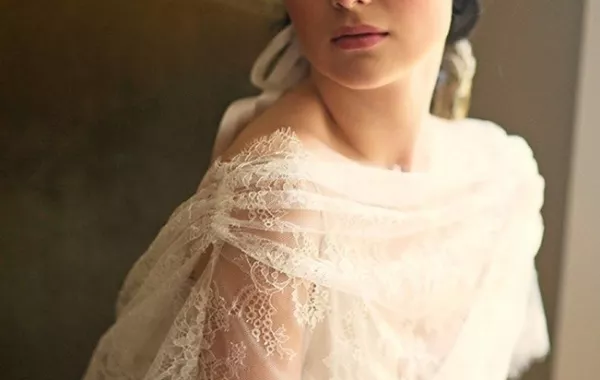 قبعات كلاسيكيّة وعصريّة للعروس