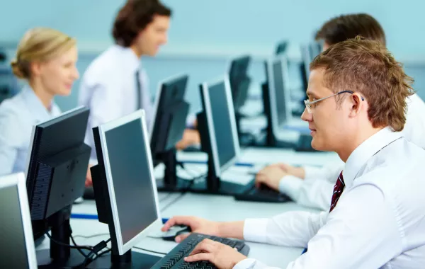 كيف تصمدين في بيئة العمل الصعبة؟