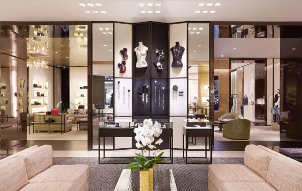 زوري متجر Chanel في مول الإمارات