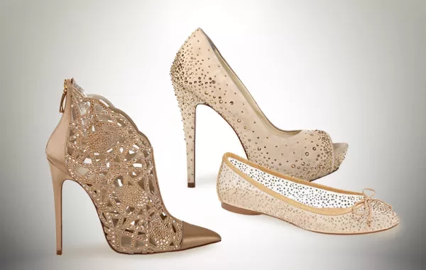 أحذية باللون الذهبي لفستان زفافك