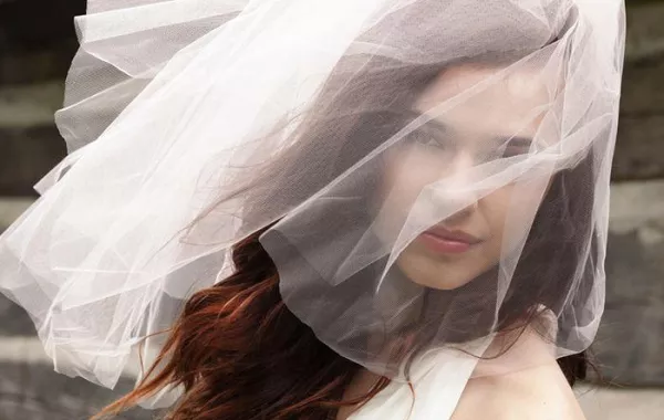 تعرّفي إلى طرحة العروس Flyaway !