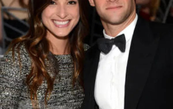 Justin Bartha يعلن خطوبته على مدربة رياضية