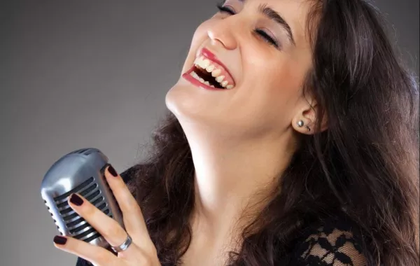 هل يطبّق الفنانون "الإتيكيت" في إطلالاتهم؟