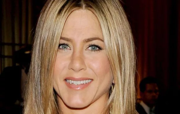 Jennifer Aniston تنكر شقيقها لأنّه متشرّد