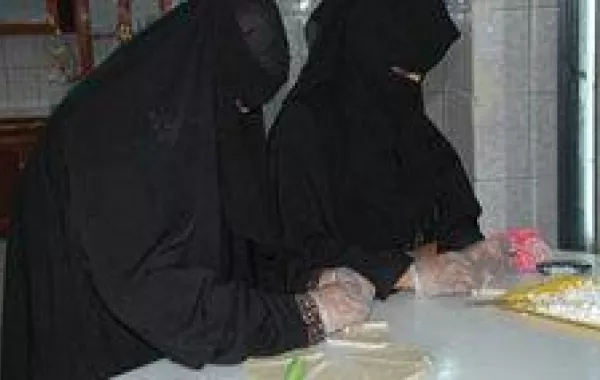 أول سعودية تفتتح مطعمًا تديره بنفسها
