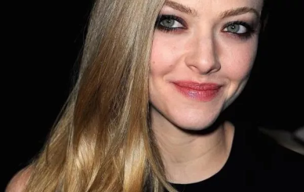 Amanda Seyfried وجه عطر Givenchy