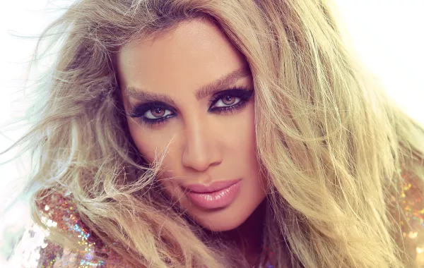 تجوّلي مع مايا دياب في ميدان "تقسيم" باسطنبول