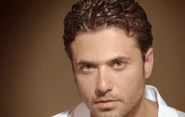 أيّتها العازبات صوّتن لفتى الأحلام