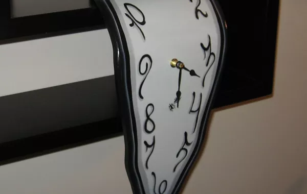 ساعات غريبة 