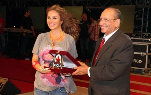 نيكول سابا ترقص مع حماقي رغم حملها
