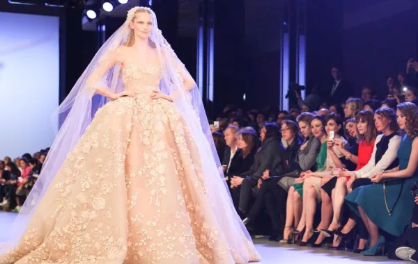 خيارات العروس من أسبوع الموضة الباريسي