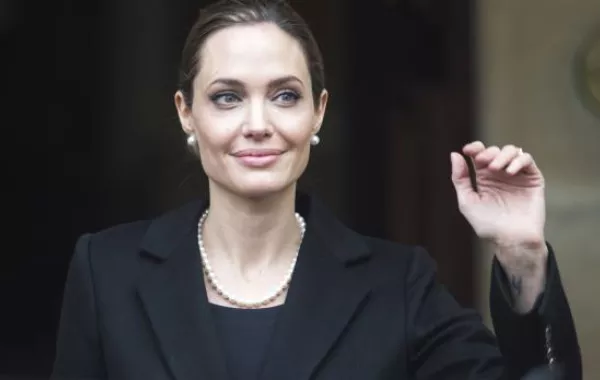 وزن أنجلينا جولي أقلّ من 44 كيلوغراماً