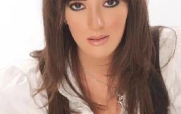 سناء يوسف متعدد العلاقات في نقطة ضعف