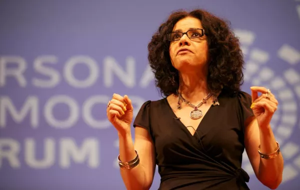 لماذا اعتقلت المصرية منى الطحاوي في نيويورك؟