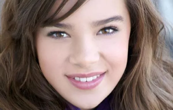 Hailee Steinfeld تنضم الى فيلم Term Life