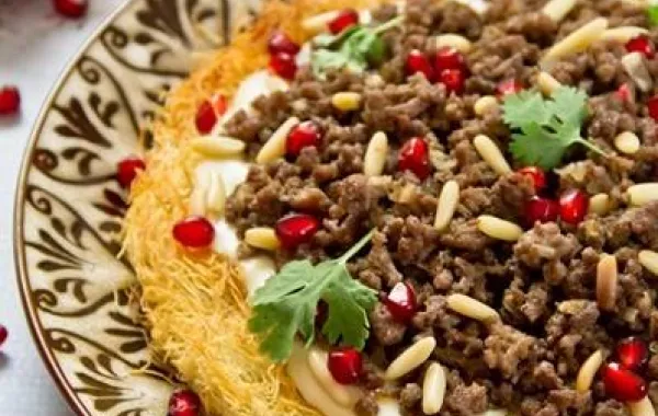 كنافة باللحم المفروم وصلصة البشاميل