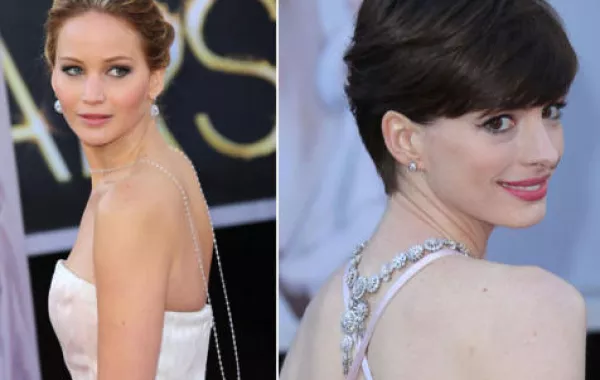 نجمات الأوسكار يرتدين المجوهرات بالمقلوب..