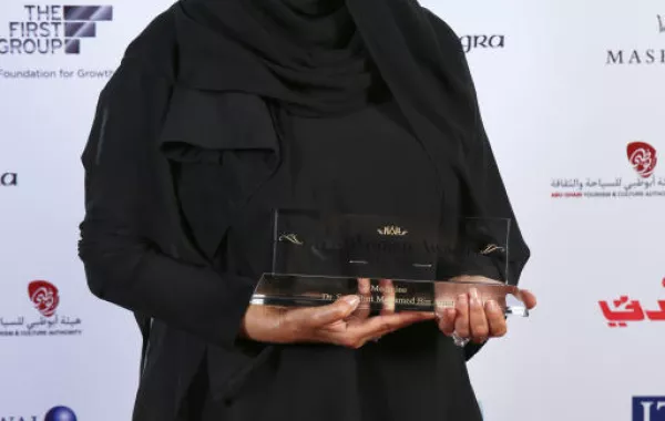 الدكتورة سعاد بنت محمد بن عامر وجائزة في الطب