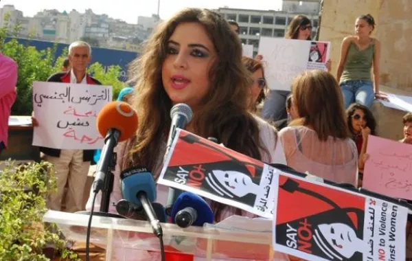 رويدا مروّة تحصد جائزة العنقاء وتصرح: حرية المرأة  ليست بالتعري