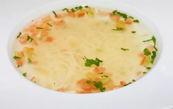 حساء الدجاج بالشعيرية