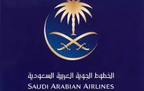 حجز سعودية داخل الطائرة وإجبارها على المغادرة