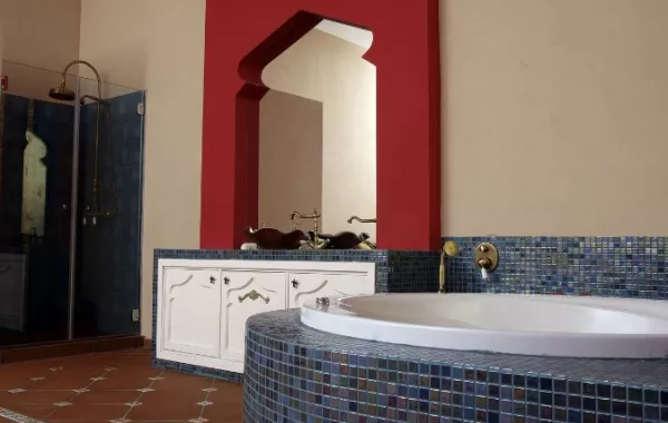 حمّامات فخمة تجمع حضارات الشرق والغرب