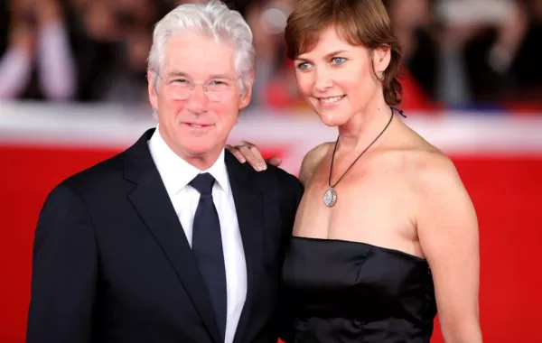 طلاق Richard Gere والممثلة  Carey Lowell بعد 11 عاماً