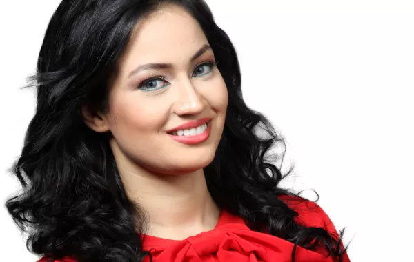 كيف تجدين هبة جمال أجمل: بالأشقر أم بالأسود؟