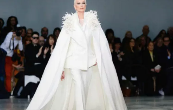 الرداء الطويل في فستان السهرة .. هل سترتدينه؟