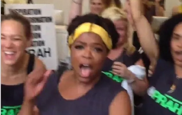 بالفيديو: Oprah Winfrey تحتفل بعيدها الـ60 على طريقتها