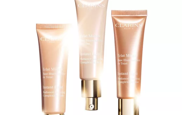 أساسInstant Light Radiance من Clarins